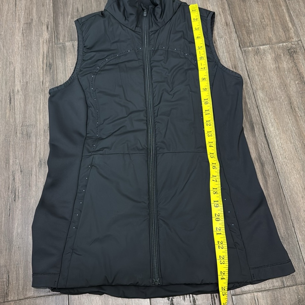 Lululemon down filled Black Sleeveless vest - Picture 7 of 7